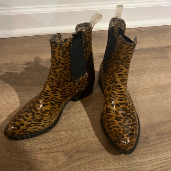 Jeffrey Campbell Leopard Print Rubber Short Pointed Toe Rain Boots. Size 6. - Picture 2 of 9